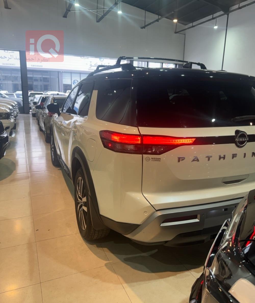 نیسان پاسفایندەر